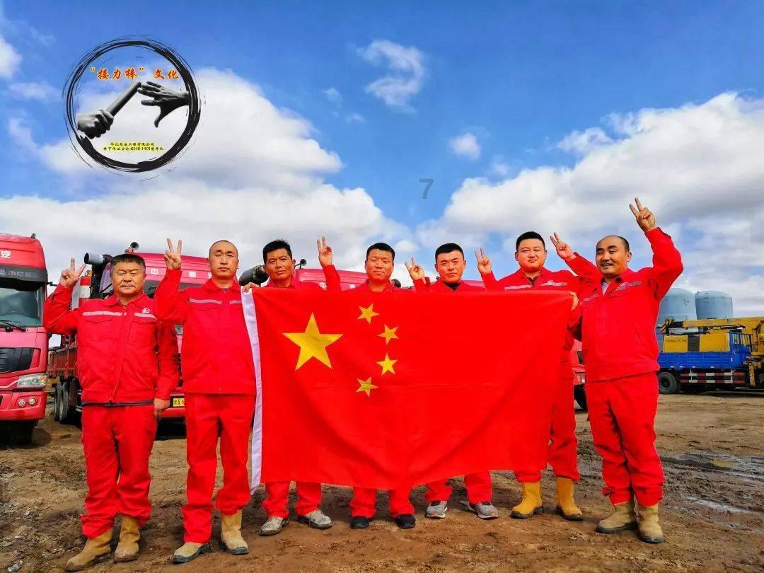 打得够强硬！张昊抢到进攻篮板打奥卡福2+1 杜锋鼓掌叫好